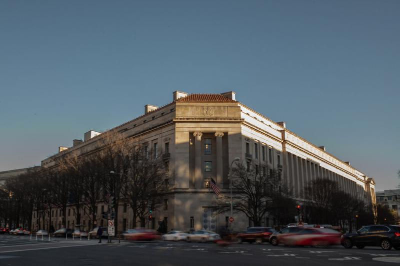 司法部对一名出生在中国的美国公民发起诉讼,指控他从一家私营公司窃取商业机密。