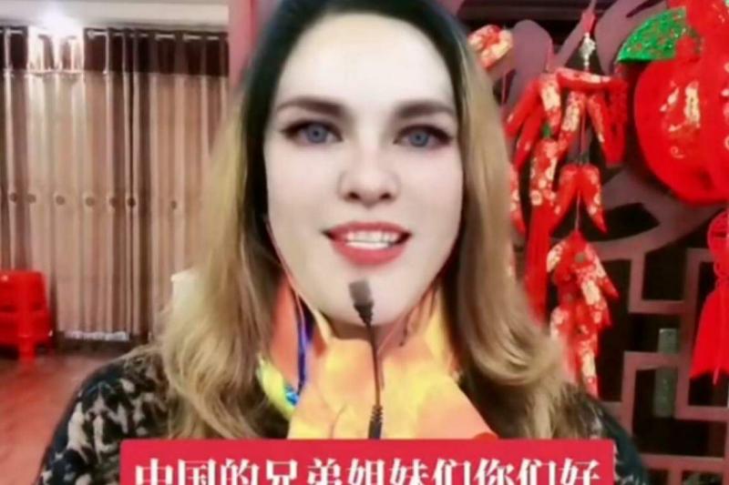 这个金发碧眼自称来自俄罗斯的“娜娜”也是通过AI换脸。(互联网)