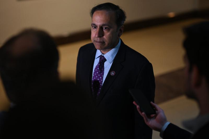 众议员拉贾·克里希纳穆尔蒂说,委员会的调查可能会涉及其他行业,如生物技术和金融技术,美国风险资本家在这些行业对中国进行了投资。