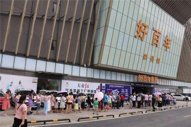 华南城成立于2002年,主要业务为开发、经营大型综合物流及商品交易中心,后来也开始涉足住宅地产。图为广西南宁华南城好百年家居。(互联网)