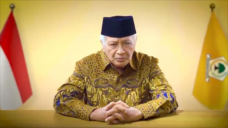 印尼大选期间,戈尔卡党副主席阿克萨(Erwin Aksa)发布一段已故前总统苏哈多的深伪视频,AI苏哈多虽然不是太逼真,但视频仍在网上疯传。(X平台视频截图)