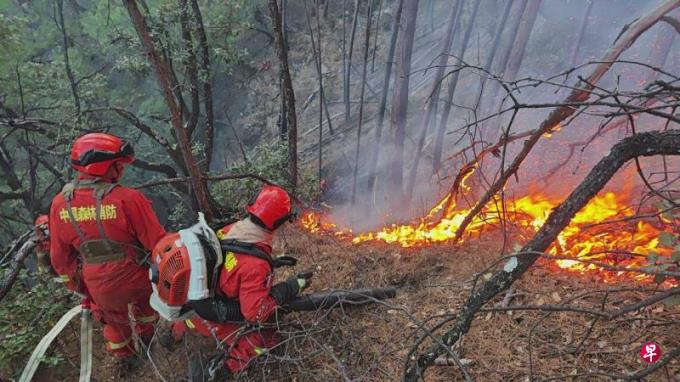 中国四川云南连发山火 三名扑火人员身亡