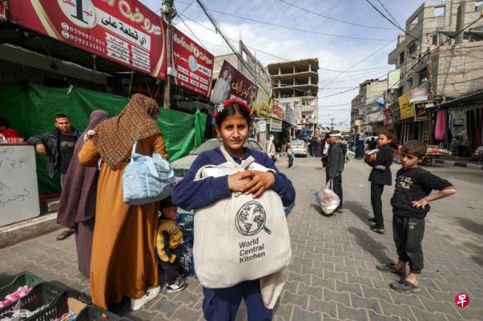 以色列派代表参加和谈之际 以军突袭加沙最大医院