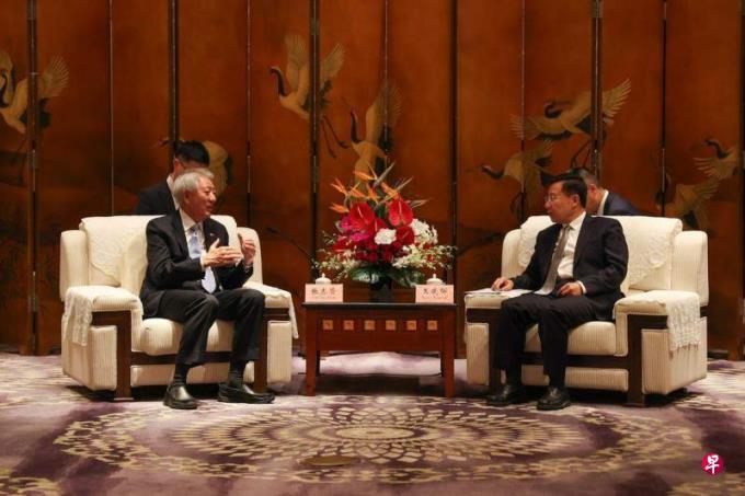 张志贤与中共四川省委书记王晓晖会面 肯定新川深厚关系