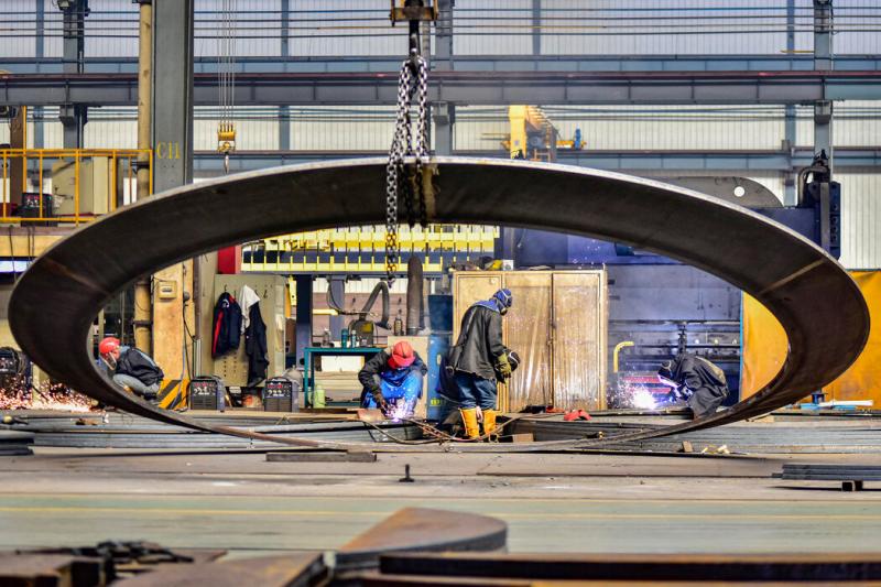 中国青州的一家风力涡轮机工厂。该国希望通过对制造业的大规模投资来刺激创新和增长。