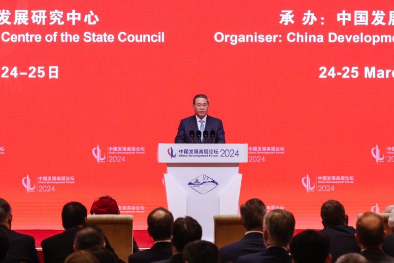 中国国务院总理李强周日在中国发展高层论坛上致开幕词。