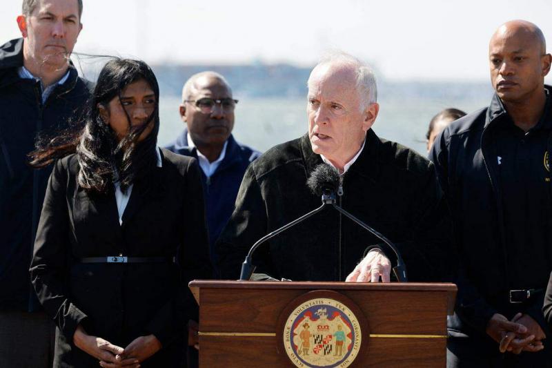 马里兰州交通部长威德菲尔德在新闻发布会上说,交通部已就新桥建造展开计划。(法新社)