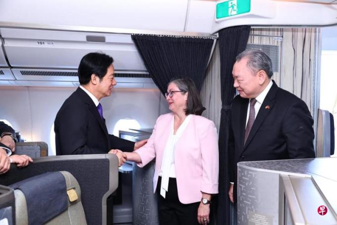 赖清德过境夏威夷AIT执行理事登机欢迎