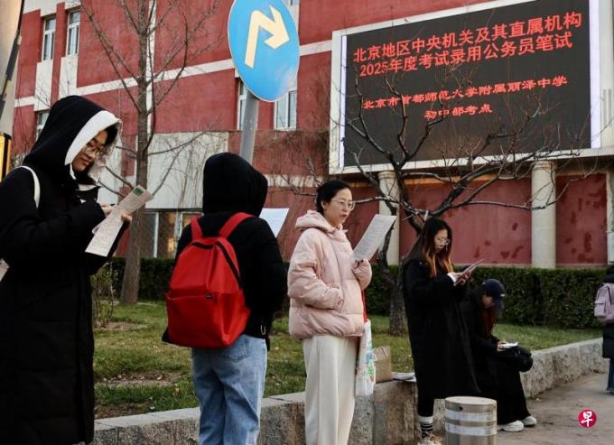 中国公务员报考人数创新高  平均86人争一岗位