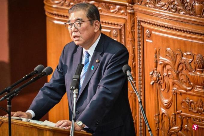 日本首相石破茂所乘车子和警车碰擦 无人受伤