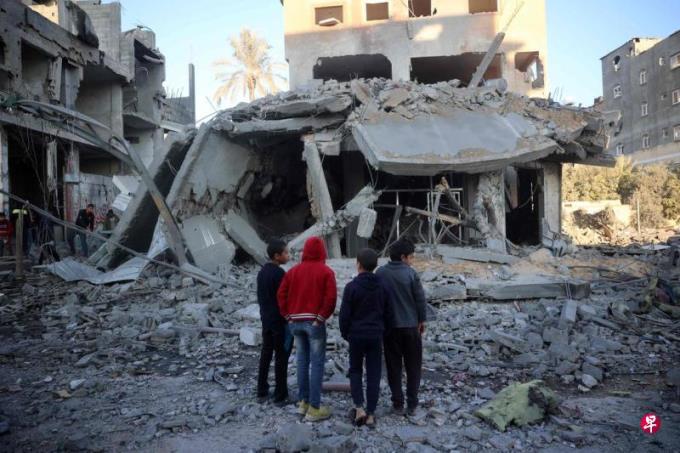 以军持续轰炸加沙地带 至少15人遇难