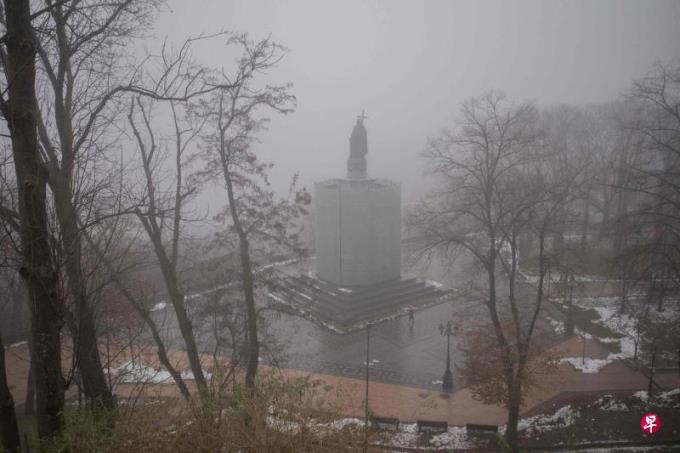 俄军发动大规模空袭 乌军击落32架无人机