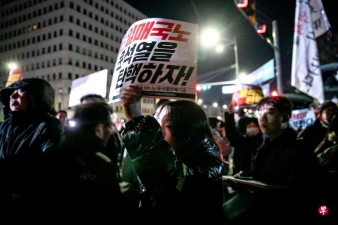 美国严正关切韩国动向 吁依法和平化解危机