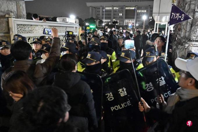 韩总统突宣布全国进入紧急戒严 155分钟后国会投票解除