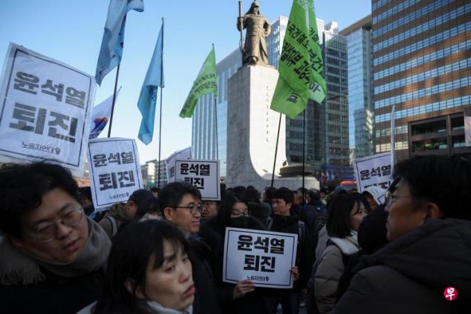 韩国反对党议员暗示将立即弹劾总统尹锡悦