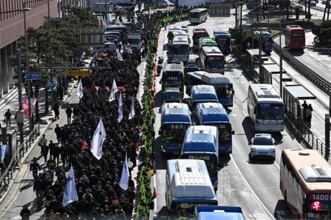 韩国警方:正在调查总统是否涉及“叛乱”