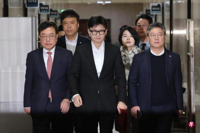 韩执政党党首强调 须尽快停止尹锡悦总统职务