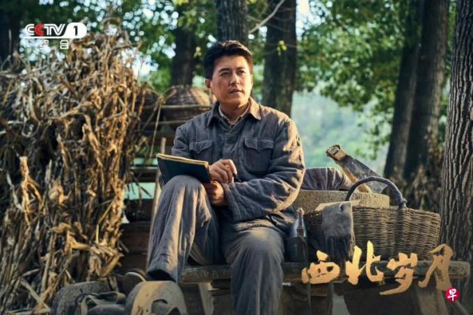 中共革命历史剧《西北岁月》将于星期二(11月5日)晚正式在中央电视台黄金档播出。图为饰演成年习仲勋的知名演员靳东。(互联网)
