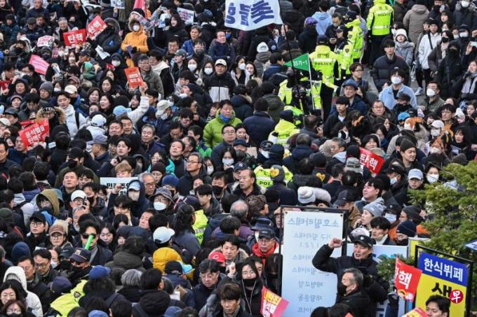 韩执政党决定反对弹劾尹锡悦 否决第一夫人调查法案