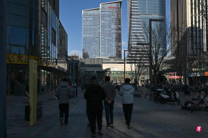 官媒称中国提升举债和赤字空间较大 专家:释放政策空间充足信号