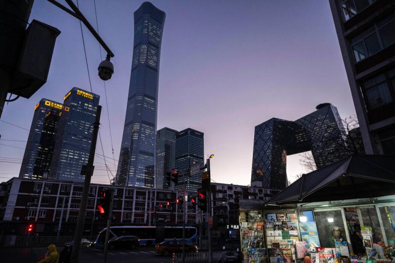 北京的中央商务区,摄于12月初。中国领导层最近罕见地公开承认需要采取更有力的措施,提振低迷的经济。