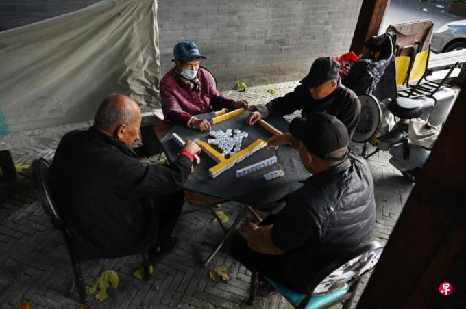 中国养老机构注册量五年内锐减七成