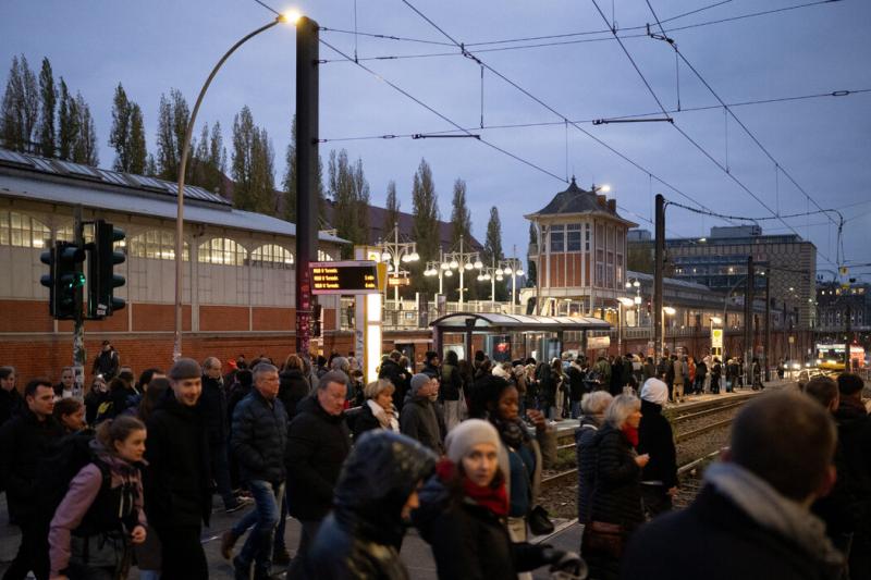 11月,柏林。德法政局动荡,欧盟在关键时刻出现领导层真空。