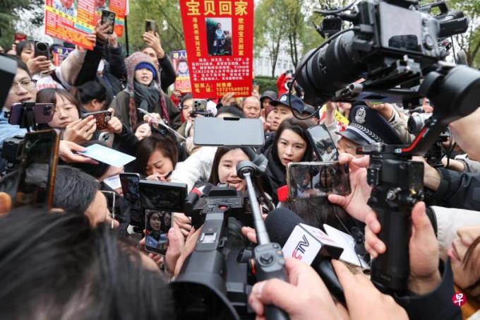 中国拐卖17名儿童人贩子余华英终审被判死刑