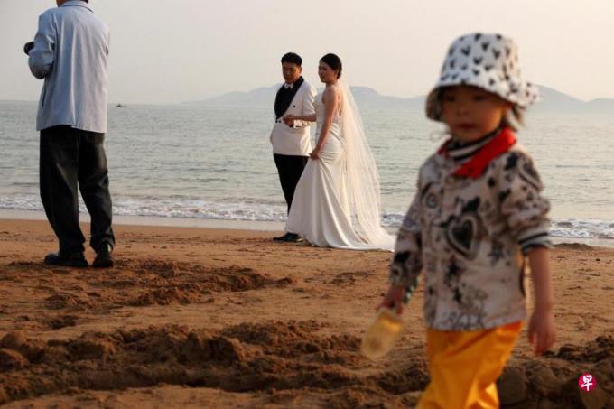 杨建业:如何“服服帖帖生孩子”一问的背后