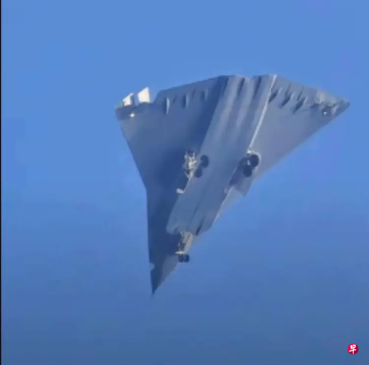 解放军第六代战机毛泽东诞辰周年日疑曝光