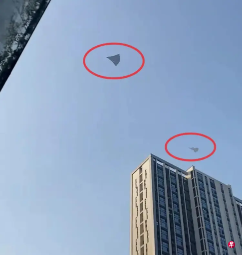 外形科幻战机成都上空试飞 专家:或为中国第六代战机候选之一