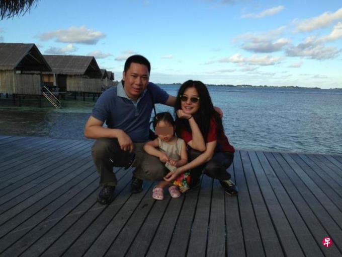 黄有龙神秘背景曝光 传与赵薇在新加坡拥这些物业