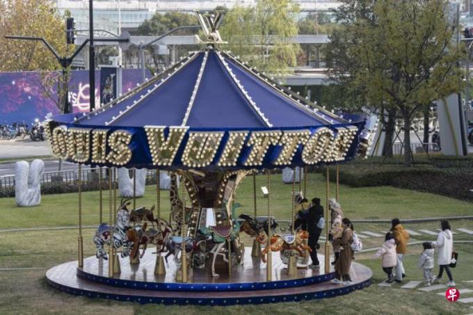 特稿:消费低迷氛围下 中国媒体热炒“首发经济”