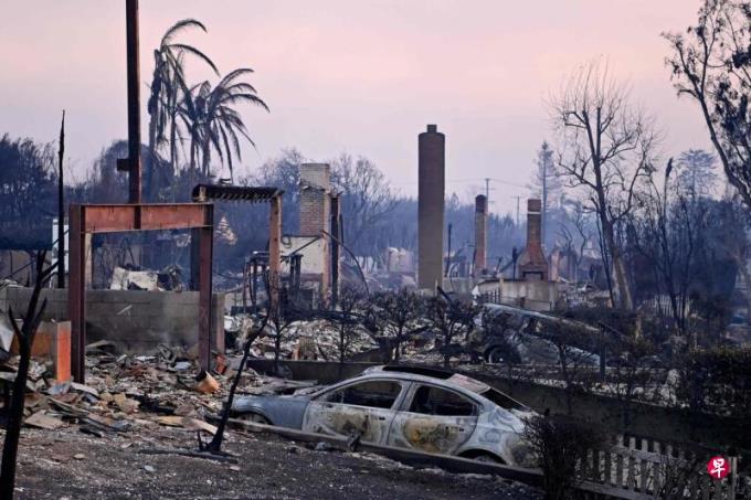 好莱坞影星家园烧成灰烬