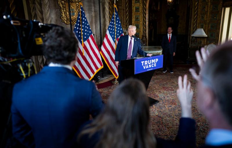 候任总统特朗普周二在马阿拉歌举行的一小时长的记者会上讲话,内容包括指责拜登政府、发泄个人不满。