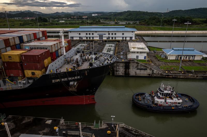 候任总统特朗普表示,巴拿马向通过巴拿马运河的美国船只收取“高昂的费用”。