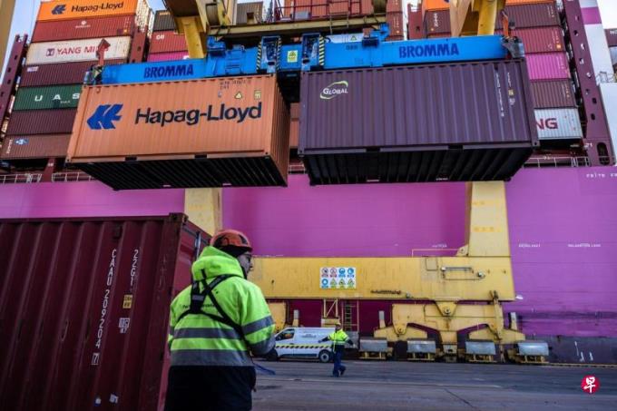 传特朗普团队探讨逐月提高关税 以增加谈判筹码