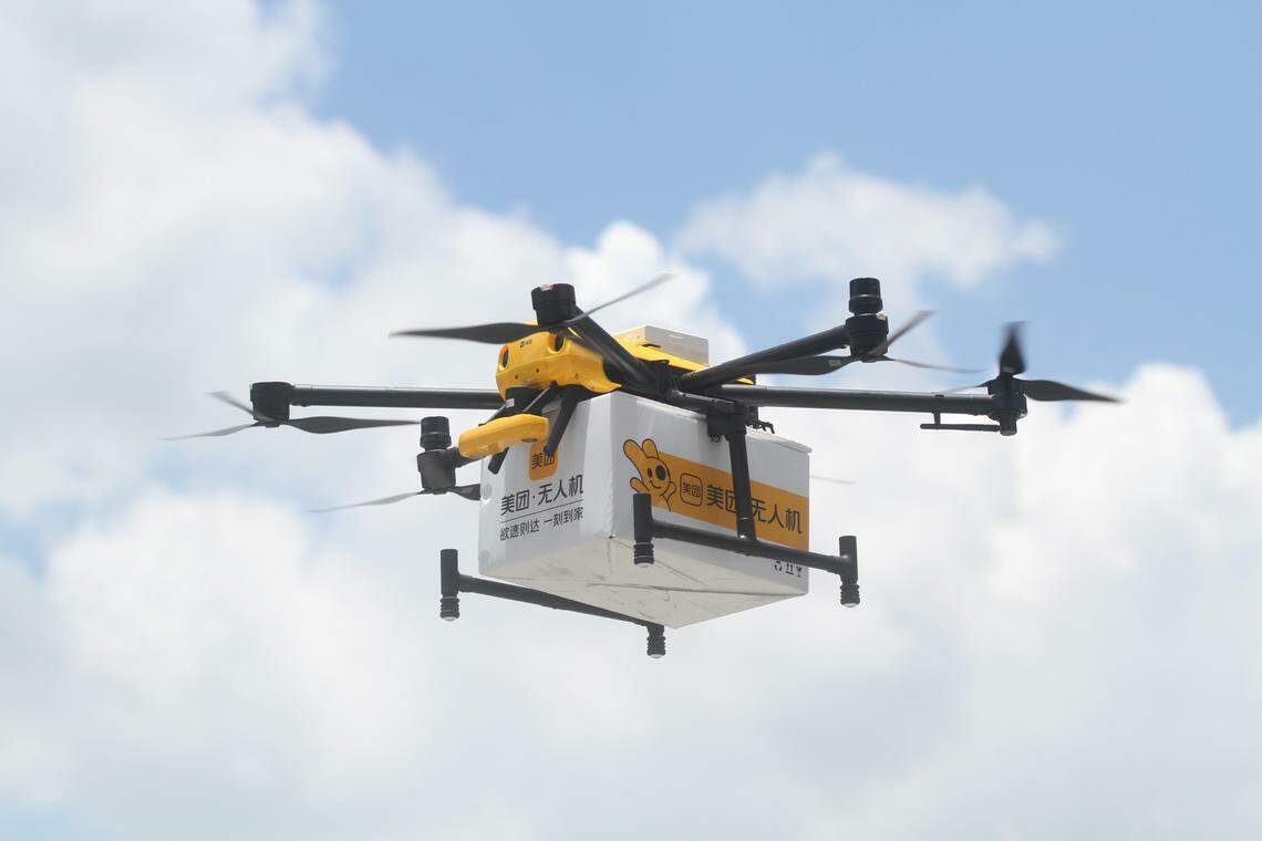 美团目前在深圳五个商圈使用无人机派送外卖,可配送商品种类超过两万种。(林煇智摄)