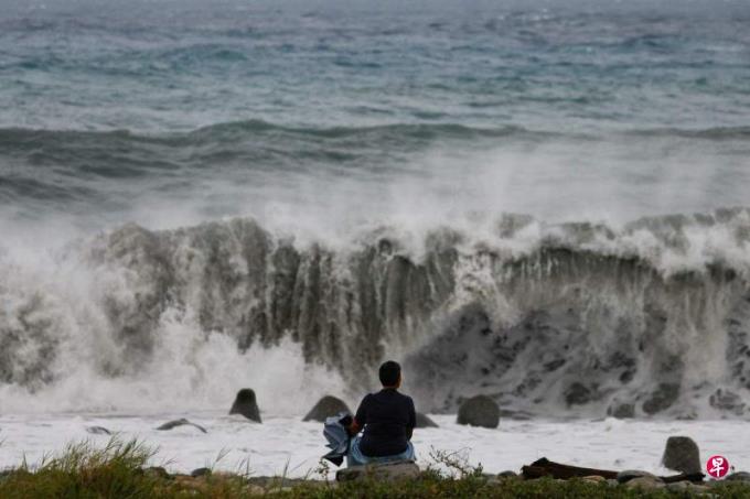 台风“小犬”登陆 全台逾3万户停电