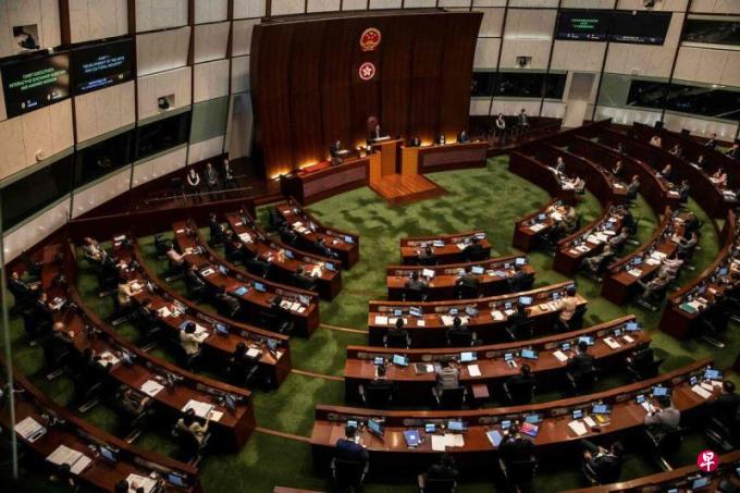 戴庆成:香港议员水平为何参差不齐?