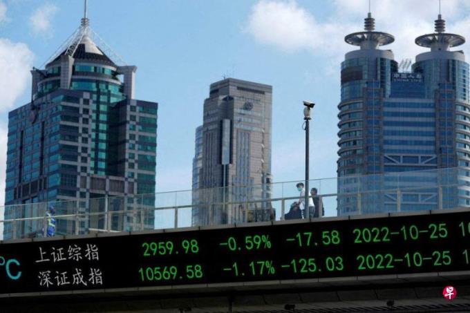 中国股市跌势未止 科创板和沪深300指数达三年新低