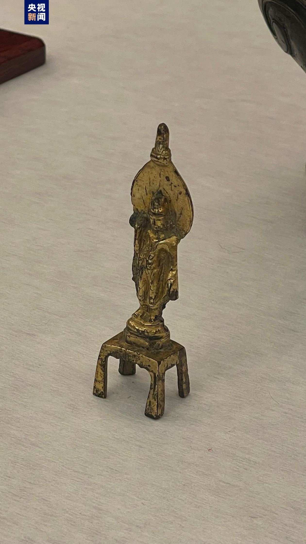 澳大利亚美术馆向中国返还的文物鎏金观音铜像,可追溯到唐代甚至北朝。(央视新闻)
