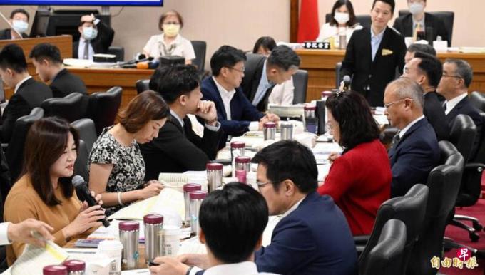 台湾朝野互批“亲中卖台” 互相质疑对台湾的忠诚