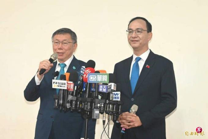 蓝白政党协商登场 朱立伦柯文哲握手致意