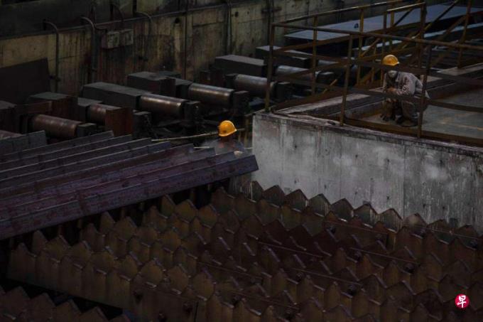 中国10月制造业PMI意外回降至收缩区间