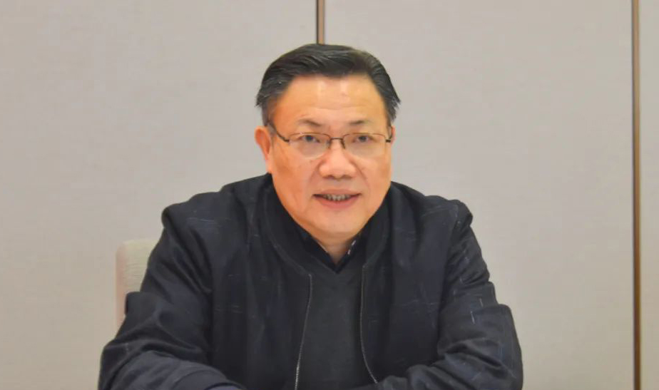 辞去董事长半个月后沈德法主动投案,去年年薪超百万元