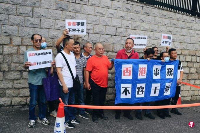 港保安局长:美国制裁提案是黑社会行为