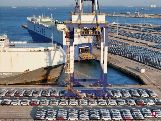 中国10月出口总额同比降6.4% 降幅扩大