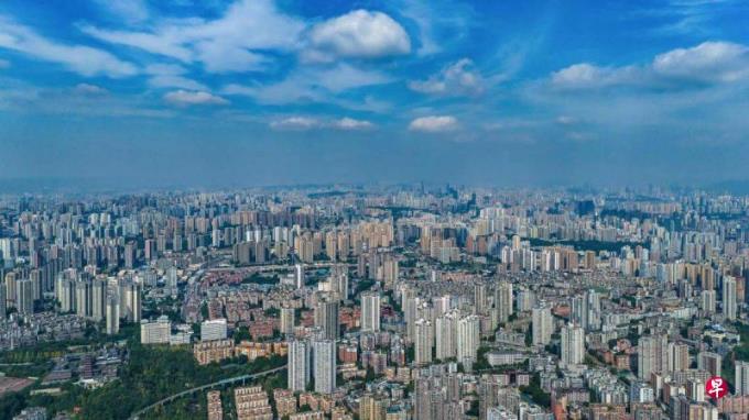 中国央行副行长:楼市调整属正常 防范出现过快过急风险