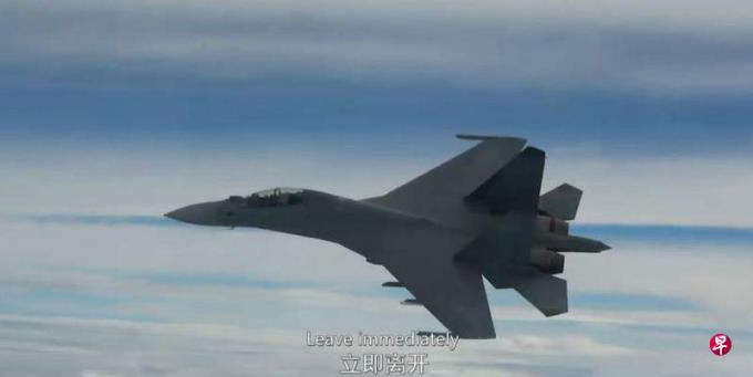 中国国防部发短视频 歼-20实弹射击近照曝光